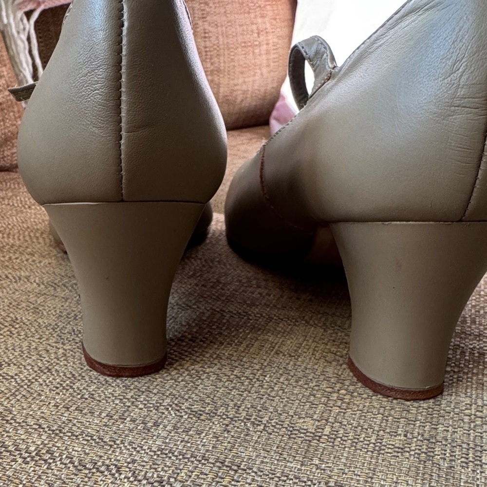 Capezio Women's Tan Character Dance Heels 9M Style 650 - Picture 5 of 13